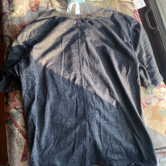 Lululemon gold shimmer knot front tee Size 8 - Picture 3 of 4